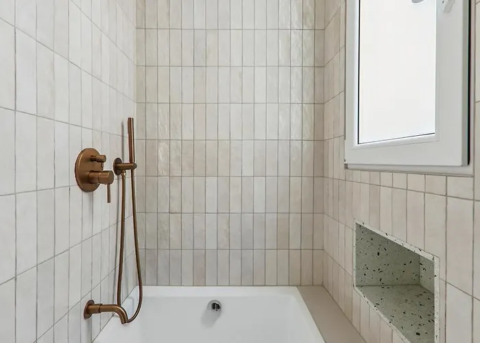 Cosy Family Nest In Montmartre Paris