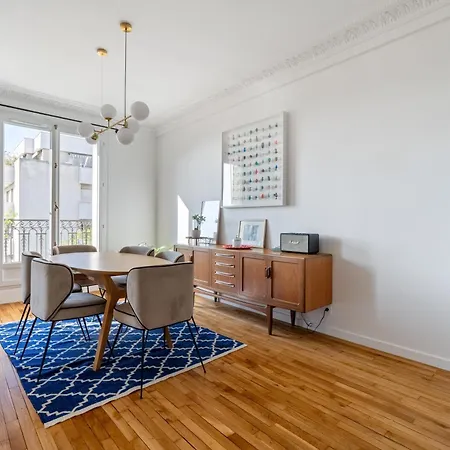 Апартаменты Cosy Family Nest In Montmartre *